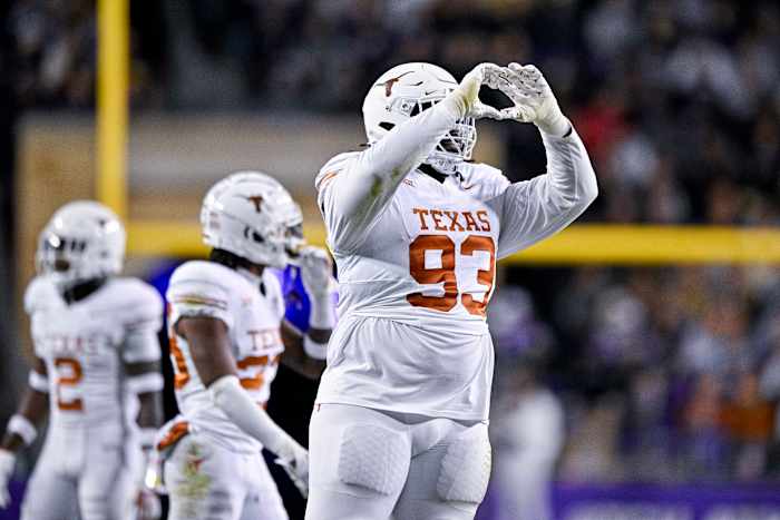 Texas DL T'Vondre Sweat